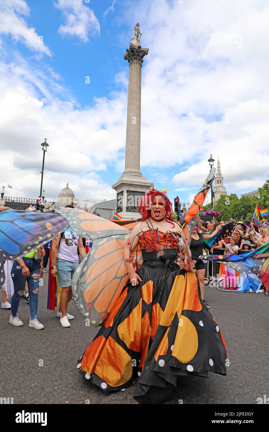Londres, Royaume-Uni. 2nd juillet 2022. Participants à la parade de la fierté à Londres. Plus de 30 000 participants ont participé à la parade de la fierté à Londres, célébrant 50 ans de protestation de la fierté et des LGBT. Crédit : Paul Brown/Alay Live News Banque D'Images