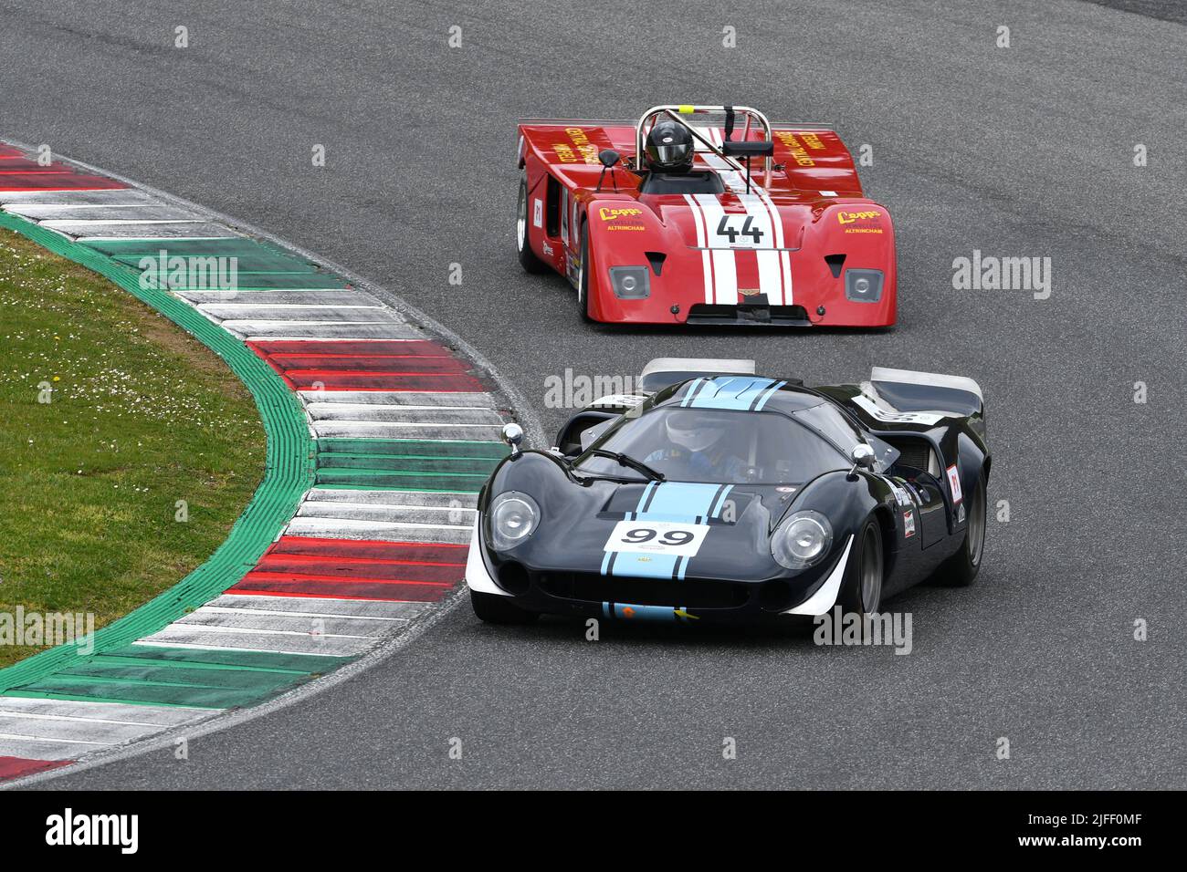 Scarperia, 3 avril 2022: Lola T70 Mk III année 1969 en action pendant Mugello Classic 2022 au circuit Mugello en Italie. Banque D'Images