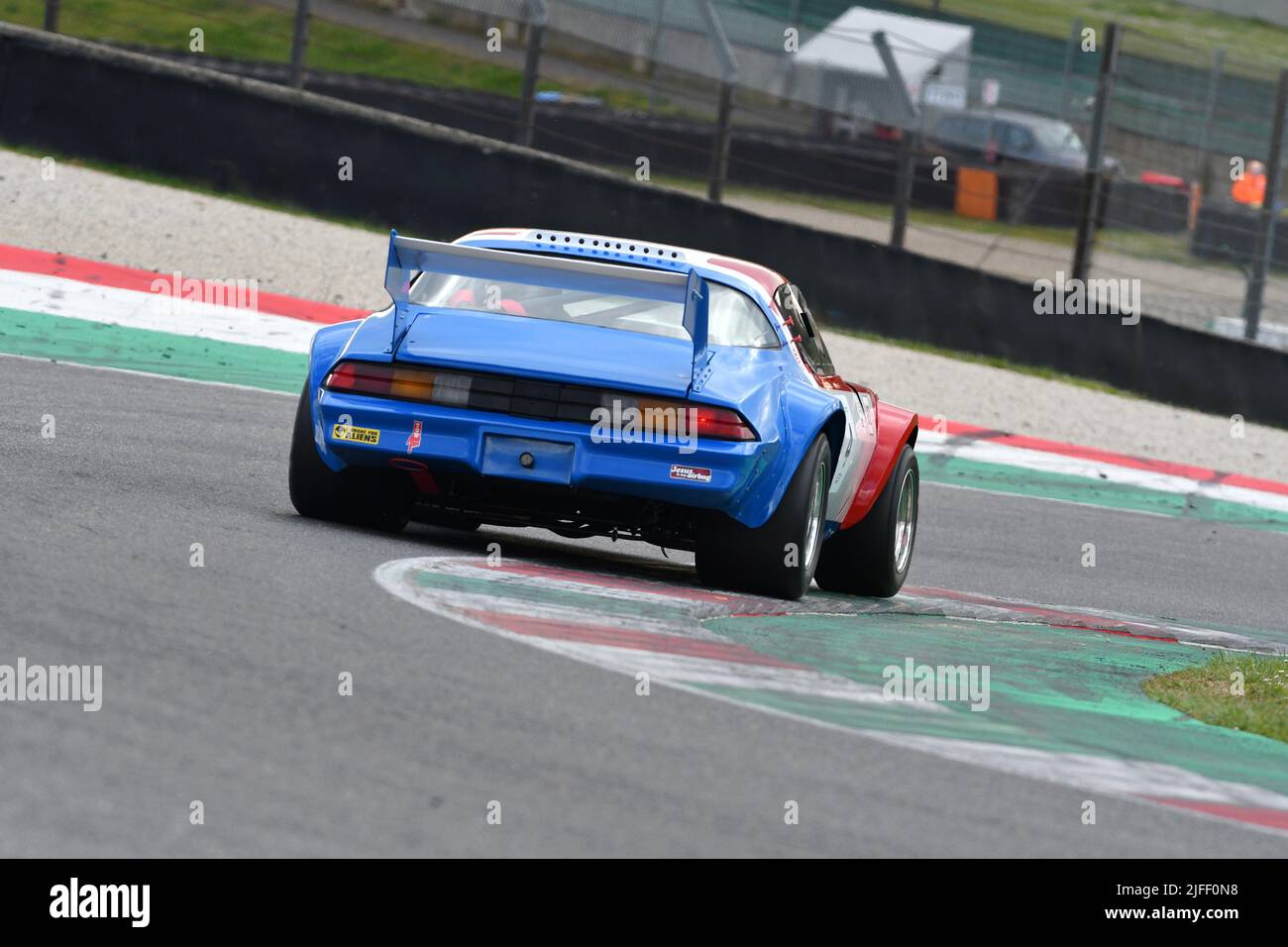 Scarperia, le 3 avril 2022 : l'année 1981 de Chevrolet Camaro IMSA GTO en action pendant le Mugello Classic 2022 au circuit Mugello en Italie. Banque D'Images