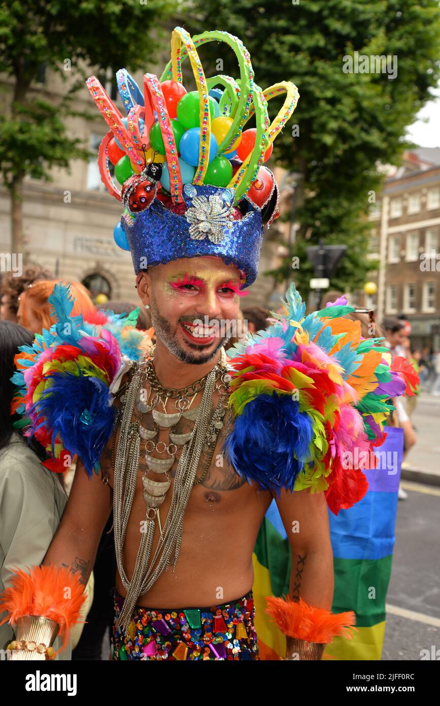 Gay man in fancy costume Banque de photographies et d'images à haute  résolution - Alamy
