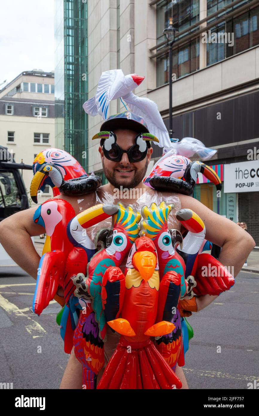 Gay Pride March - Antonio Gigliotta gay Perosnality - 2 juillet 2022, Londres, Royaume-Uni Banque D'Images