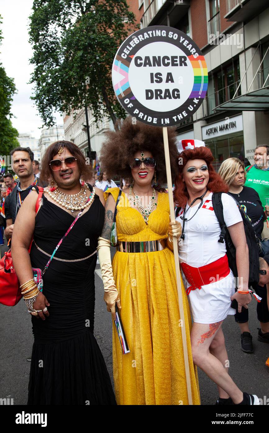 Gay Pride March - Marchers for cancer is a Drag Charity- 2 juillet 2022, Londres, Royaume-Uni Banque D'Images