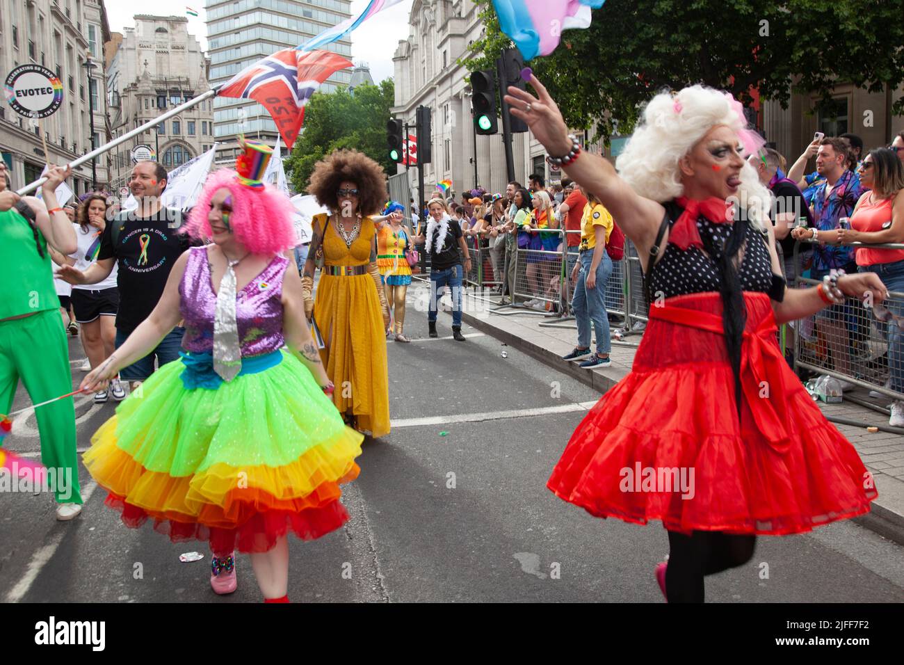 Gay Pride March - Marchers for cancer is a Drag Charity- 2 juillet 2022, Londres, Royaume-Uni Banque D'Images