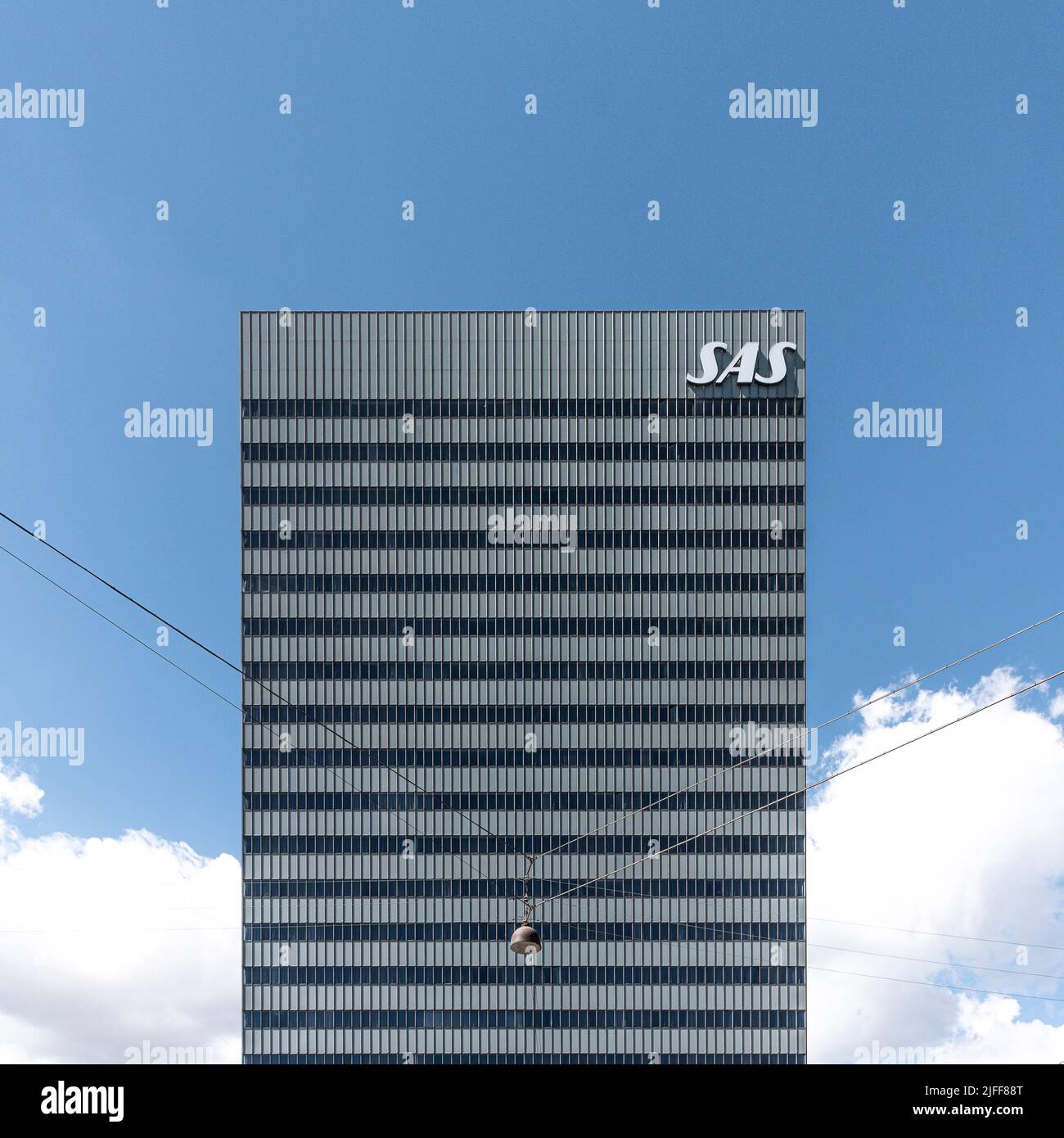 Hôtel Radisson SAS à Copenhague avec un grand logo contre le ciel bleu, Copenhague, 2 juillet 2022 Banque D'Images