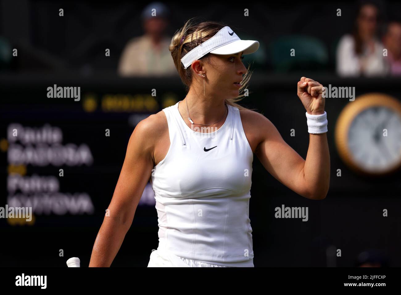 Londres. Numéro 4 de semence Paula Badosa de, Espagne. 2nd juillet 2022. Célèbre un point lors de son match contre Petra Kvitova, de la République tchèque. Badosa a gagné le match en jeux droits. Crédit : Adam Stoltman/Alamy Live News Banque D'Images