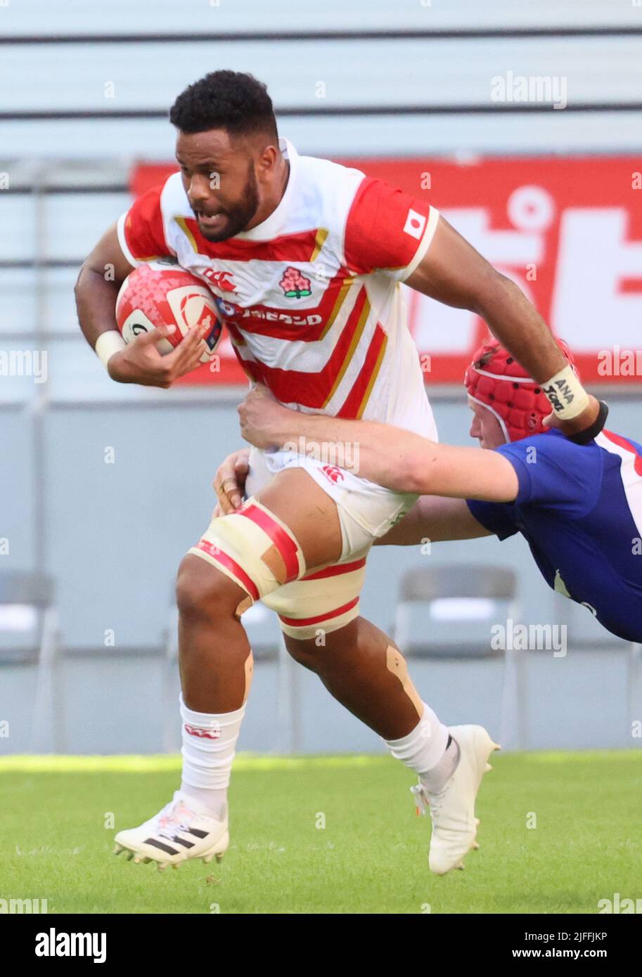 Toyota, Japon. 2nd juillet 2022. Le flanker japonais Faulua Makisi porte le ballon lors d'un match international de rugby entre le Japon et la France au stade Toyota de la préfecture d'Aichi samedi, 2 juillet 2022. Le numéro 2 mondial a classé la France en défaite au Japon de 42 à 23. Credit: Yoshio Tsunoda/AFLO/Alay Live News Banque D'Images