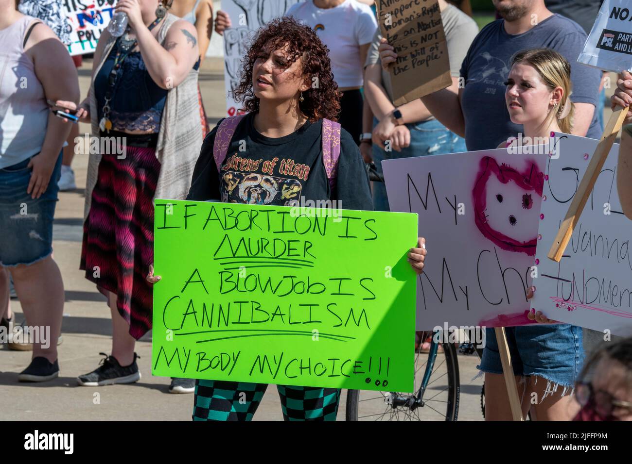 St. Paul, Minnesota. 25 juin 2022. Les partisans du droit à l'avortement se rassemblent au capitole à la suite du scrotus qui dirige Roe V Wade. Banque D'Images