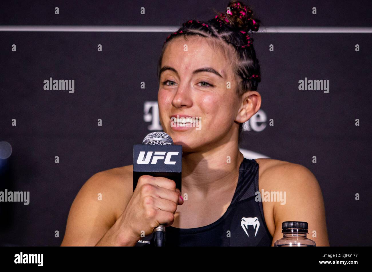 Las Vegas, NV, États-Unis. 02nd juillet 2022. LAS VEGAS, NV - 2 juillet: Maycee Barber s'adresse aux médias avec un sourire après sa victoire sur Jessica Eye par décision unanime (29-28, 29-28, 30-27 ) après 3 tours à UFC 276: Adasenya vs Cannonier à T-Mobile Arena, Las Vegas, NV, États-Unis. (Photo de Matt Davies/PxImages) crédit: PX Images/Alamy Live News Banque D'Images