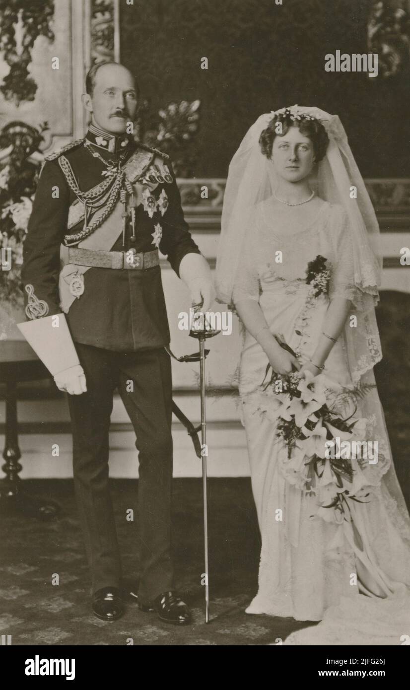 Prince Arthur de Connaught, 1883-1938. Officier militaire britannique et petit-fils de la reine Victoria. Photo avec la femme princesse Alexandra à leur mariage le 15 octobre 1913. Elle était sa cousine, 2nd duchesse de Fife. 1891-1959. Banque D'Images