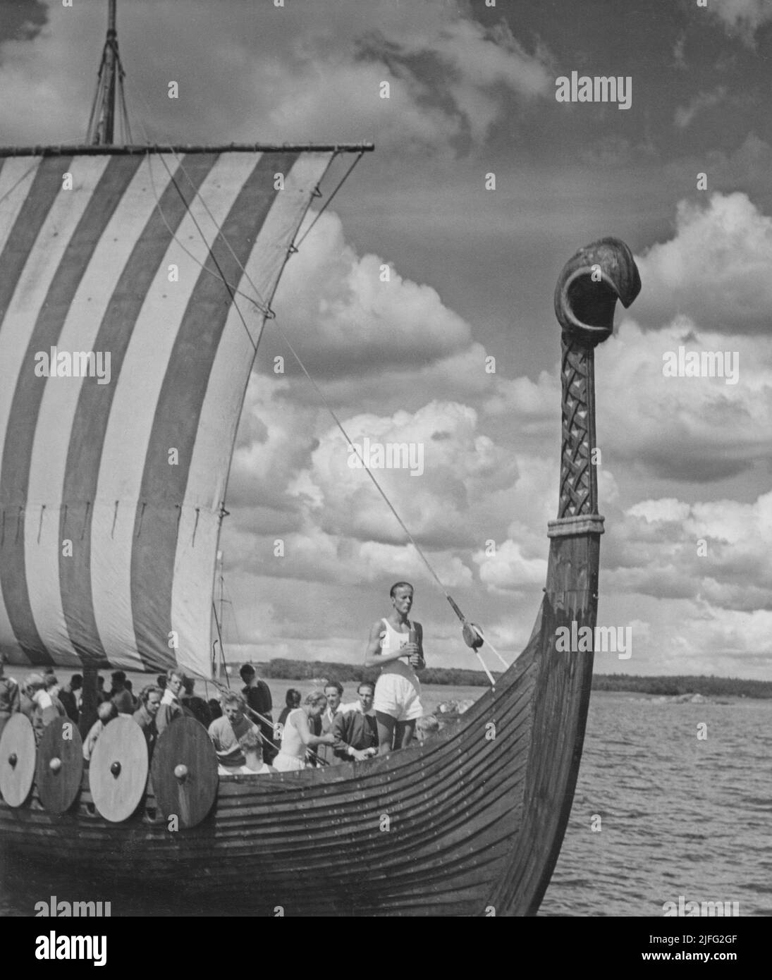 Ormen Friske. Une copie suédoise du navire viking norvégien le Gokstad qui a été construit au printemps 1949 dans un petit chantier à l'extérieur de Trosa. Il a été lancé sur 12 juin 1949. Le navire a coulé dans une tempête sur le golfe allemand dans la mer du Nord sur 21 juin 1950. Les 15 personnes à bord, tous Suédois, sont mortes. Le maître à bord du dernier voyage était Sten Schröder, initiateur du projet et responsable de l'Association des sports de santé. Banque D'Images
