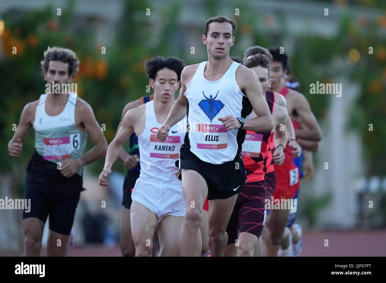 Sam Ellis parcourt le 1.500m lors du meeting d’athlétisme Under Armour Sunset Tour, samedi 2 juillet 2022, à Los Angeles. Banque D'Images