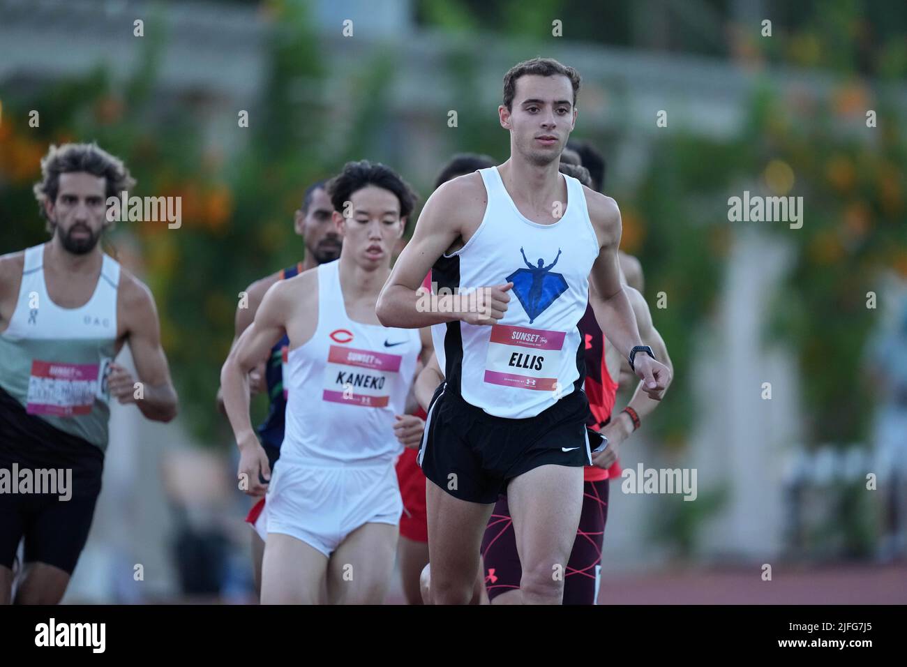 Sam Ellis parcourt le 1.500m lors du meeting d’athlétisme Under Armour Sunset Tour, samedi 2 juillet 2022, à Los Angeles. Banque D'Images