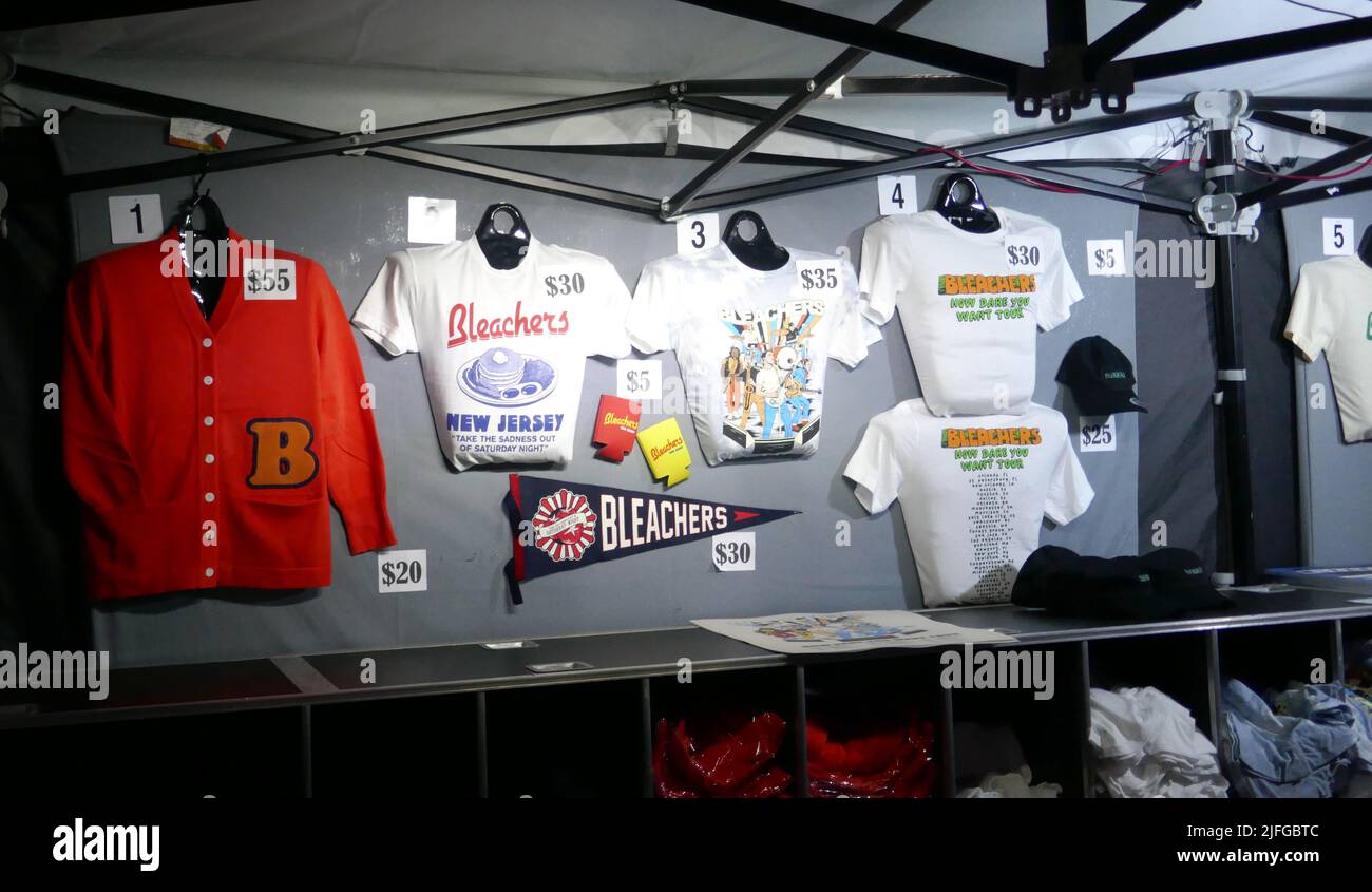 Inglewood, Californie, États-Unis 29th juin 2022 JBleachers concert Merch on 29 juin 2022 au Kia Forum à Inglewood, Californie, États-Unis. Photo par Barry King/Alay stock photo Banque D'Images