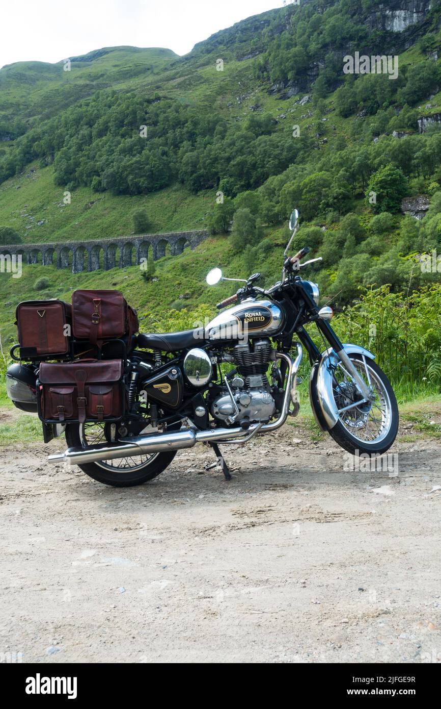 Royal Enfield Classic 500, garée dans les Highlands d'Écosse, Royaume-Uni. Banque D'Images