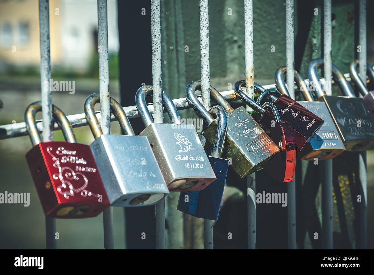 Locks d'amour au pont de fer de Regensburg en Bavière Banque D'Images