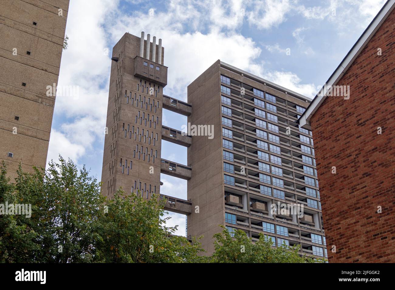 Tour Balfron, tour de haute tour de Brutalist par l'architecte, Erno Goldfinger, situé à Poplar, Tour Hamlets, est de Londres, ROYAUME-UNI. Banque D'Images