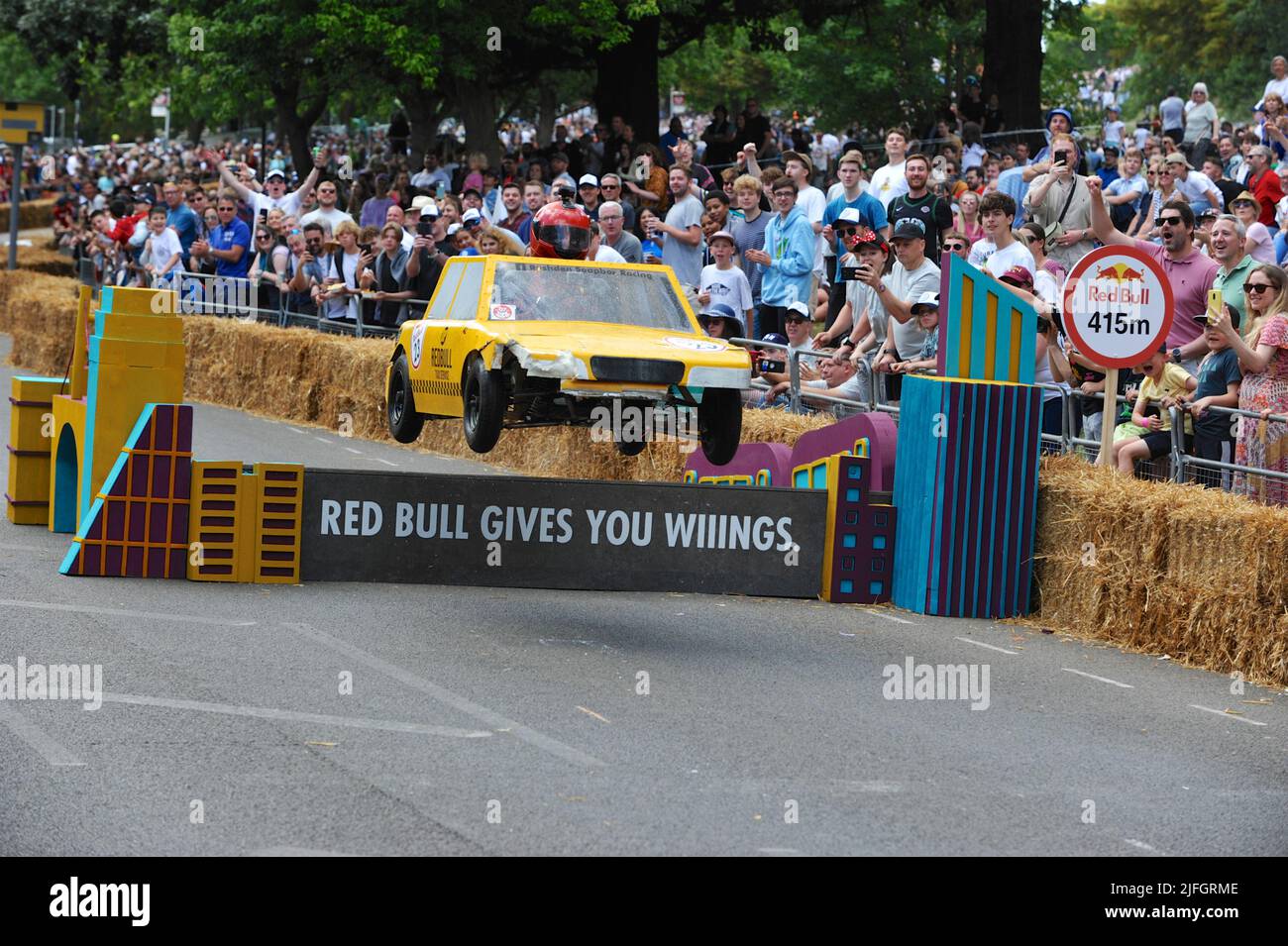 Londres, Royaume-Uni. 3rd juillet 2022. Le red Bull Soapbox derby, un peu hilarant et souvent dangereux, est revenu aujourd'hui au palais Alexandra pour la cinquième fois. La course, qui a maintenant eu lieu dans le monde 100 fois, met en scène une créativité folle des équipes de pilotes amateurs qui créent une voiture Soapbox maison pour courir autour d'un 430M parcours dans le plus rapidement possible. En 2013, une équipe a terminé la course du Palais Alexandra en seulement 33 secondes, atteignant une vitesse de plus de 50 kilomètres par heure près de la fin du cours. Crédit: Michael Preston/Alay Live News Banque D'Images