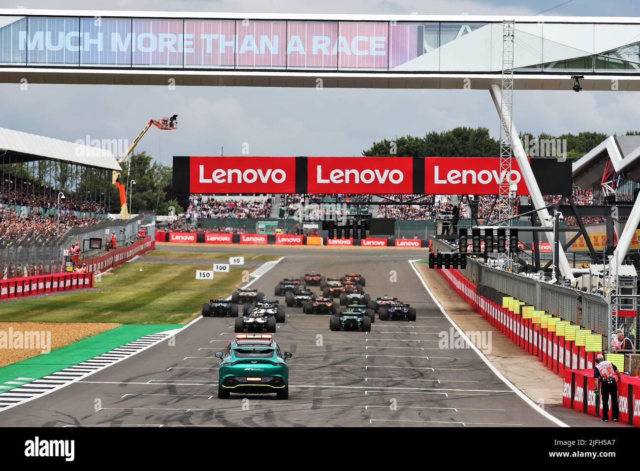 Silverstone, Royaume-Uni. 03rd juillet 2022. Le début de la course. Grand Prix de Grande-Bretagne, dimanche 3rd juillet 2022. Silverstone, Angleterre. Crédit : James Moy/Alay Live News Banque D'Images