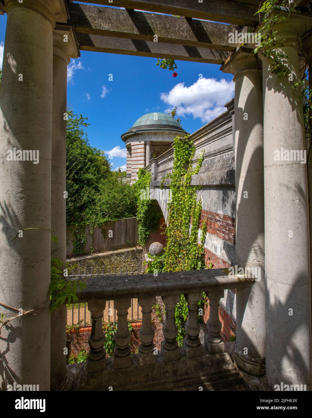 Une vue magnifique sur Pergola et Hill Garden à Hampstead, Londres, Royaume-Uni. Banque D'Images