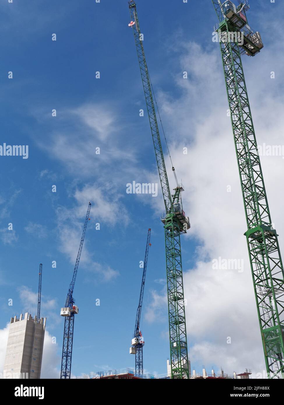 Station Hill, Building Cranes, Reading, Berkshire, Angleterre, ROYAUME-UNI, GB. Banque D'Images