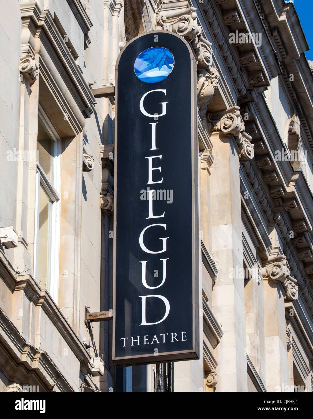 Londres, Royaume-Uni - 8 mars 2022 : le théâtre historique Gielgud, situé sur l'avenue Shaftesbury à Londres, Royaume-Uni. Banque D'Images