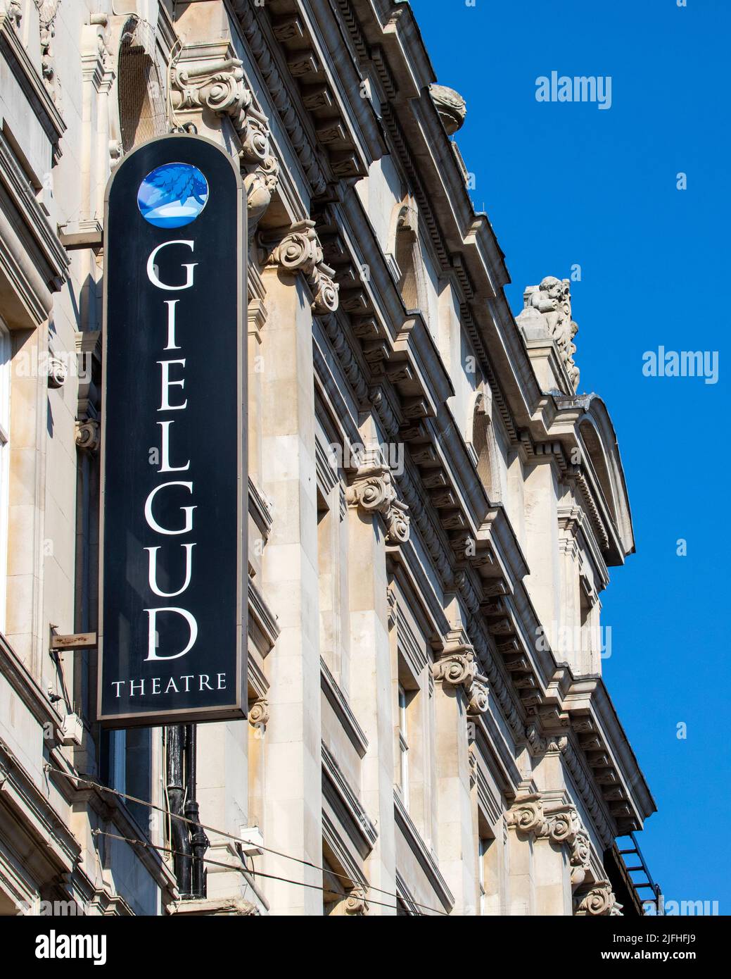 Londres, Royaume-Uni - 8 mars 2022 : le théâtre historique Gielgud, situé sur l'avenue Shaftesbury à Londres, Royaume-Uni. Banque D'Images