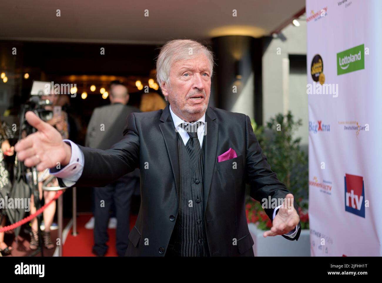Werner SCHULZE-ERDEL, modérateur Gala - Goldene sonne Spezial 2022, à l'occasion de 40 ans de télévision privée sur 2 juillet 2022 à Essen/Allemagne. Â Banque D'Images