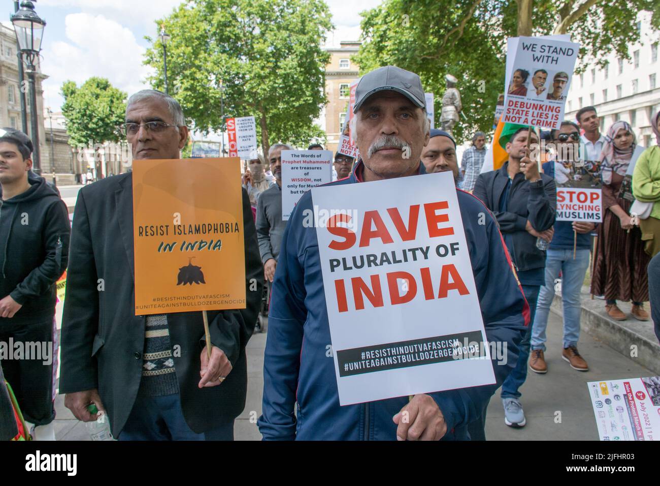 Londres, Royaume-Uni . 03rd juillet 2022. L'Inde est le plus grand violateur des droits de l'homme dans le monde silencieux. Une minorité indienne unie proteste contre le fascisme hindou et le génocide de la douzaine de taureaux de l'Inde, sans aucune comperdation. Le génocide se poursuit depuis plus de cinq ans. Faire également de l'Inde Kushmir la plus grande prison musulmane ouverte pour génocide de musulmans de Kushmiri et de Skihs depuis plus de 7 décennies. Les manifestants accusent également le gouvernement fasciste du Royaume-Uni qui a divisé la minorité indienne en dehors de Downing Street, Londres, Royaume-Uni. - 3 juillet 2022. Crédit : voir Li/Picture Capital/Alamy Live News Banque D'Images