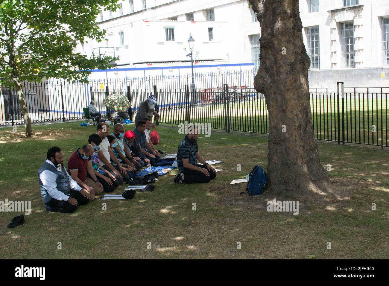 Londres, Royaume-Uni . 03rd juillet 2022. L'Inde est le plus grand violateur des droits de l'homme dans le monde silencieux. Une minorité indienne unie proteste contre le fascisme hindou et le génocide de la douzaine de taureaux de l'Inde, sans aucune comperdation. Le génocide se poursuit depuis plus de cinq ans. Faire également de l'Inde Kushmir la plus grande prison musulmane ouverte pour génocide de musulmans de Kushmiri et de Skihs depuis plus de 7 décennies. Les manifestants accusent également le gouvernement fasciste du Royaume-Uni qui a divisé la minorité indienne en dehors de Downing Street, Londres, Royaume-Uni. - 3 juillet 2022. Crédit : voir Li/Picture Capital/Alamy Live News Banque D'Images