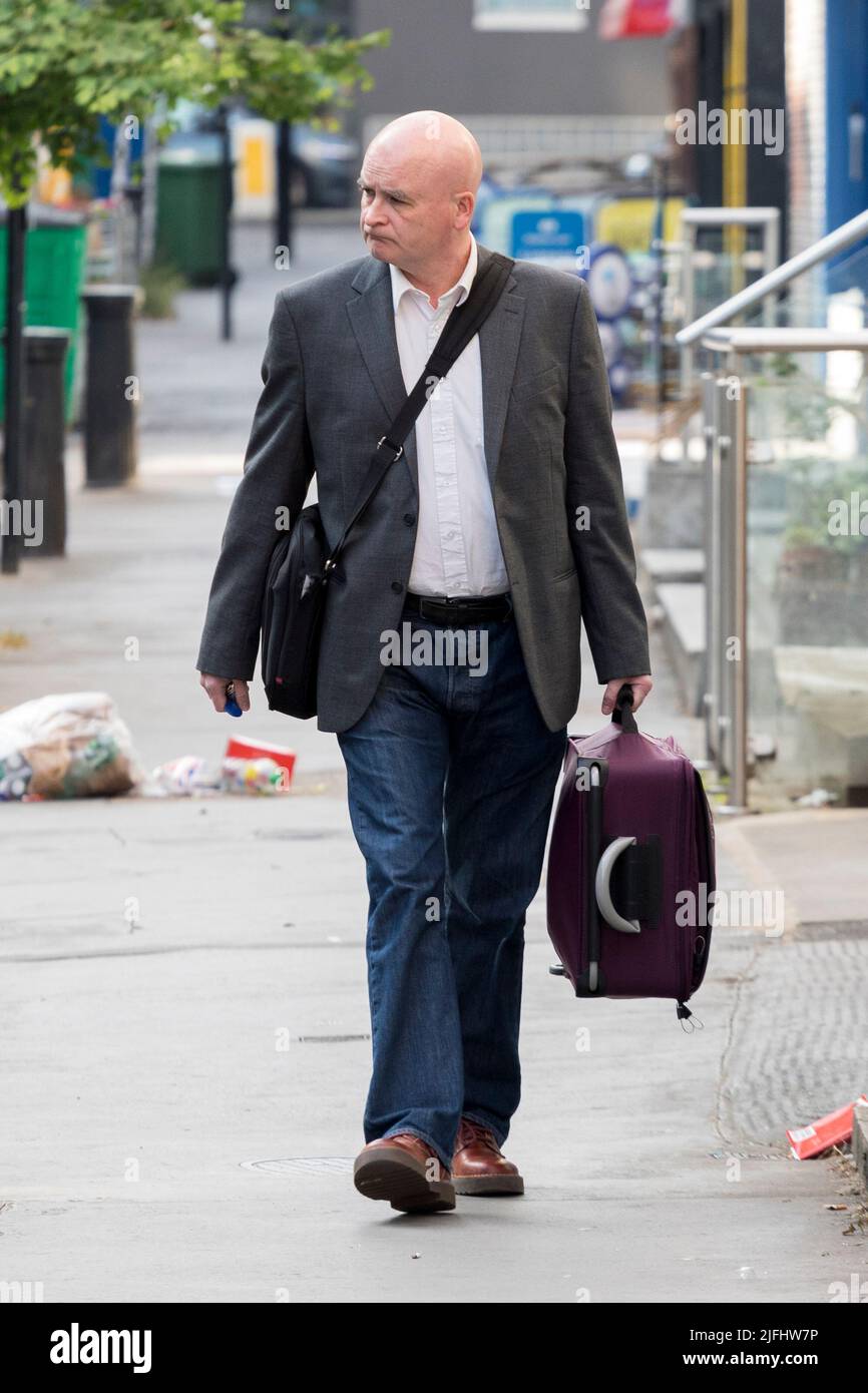 Mick Lynch, secrétaire général du Syndicat national des travailleurs des chemins de fer, des Maritimes et du transport (RMT), arrive au bureau du syndicat du RMT, Union House, Banque D'Images