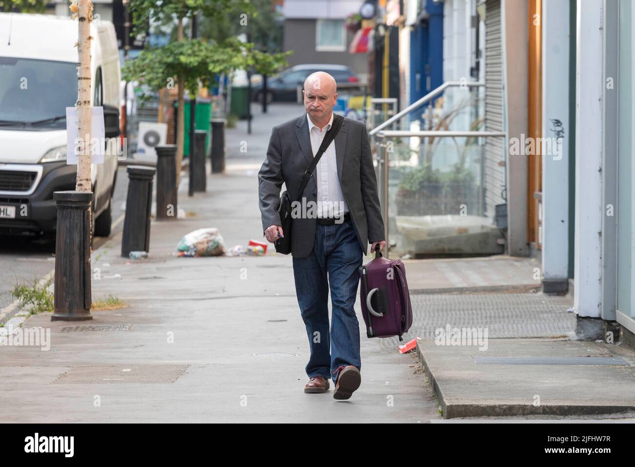 Mick Lynch, secrétaire général du Syndicat national des travailleurs des chemins de fer, des Maritimes et du transport (RMT), arrive au bureau du syndicat du RMT, Union House, Banque D'Images