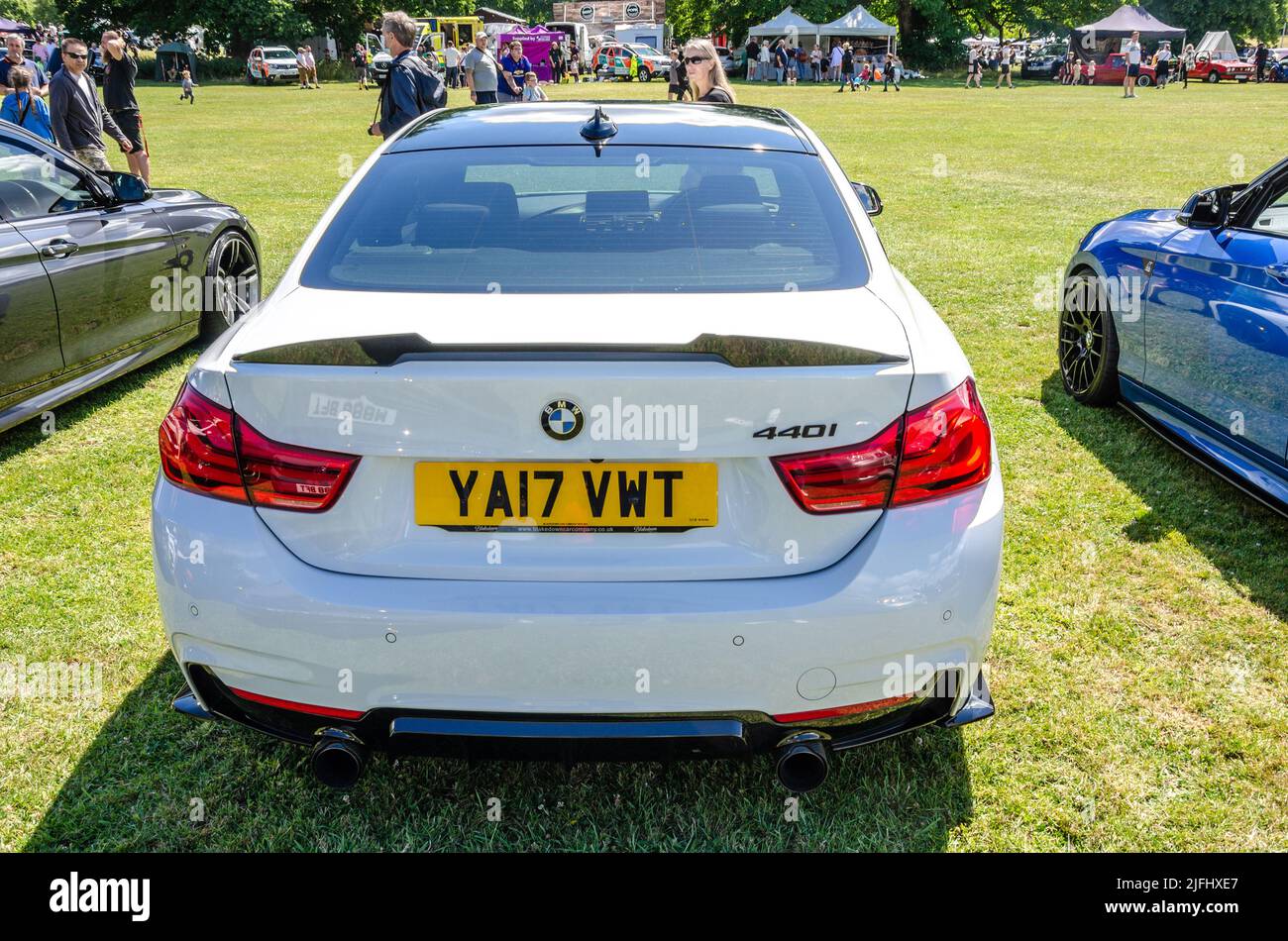 Vue arrière d'une BMW 440i en blanc au Berkshire Motor Show à Reading, Royaume-Uni Banque D'Images