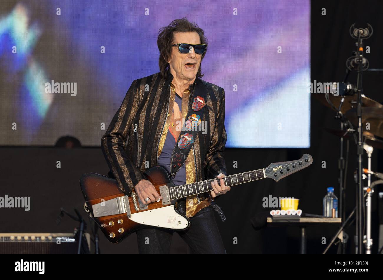Ronnie Wood of the Rolling Stones se présentant lors du festival de l'été britannique à Hyde Park à Londres. Date de la photo: Dimanche 3 juillet 2022. Banque D'Images