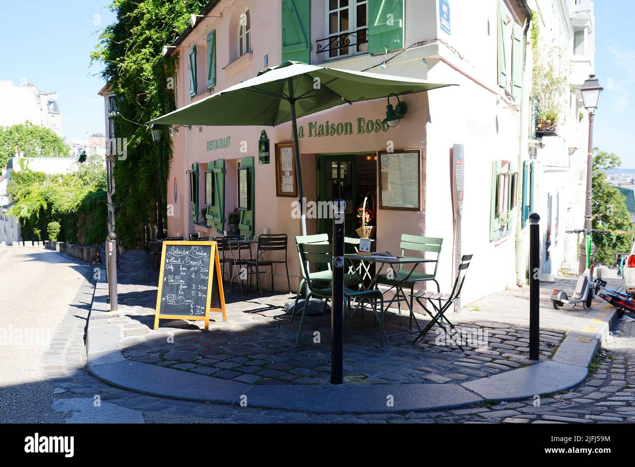 La tradition française resataurant La maison Rose situé à Montmartre , Paris, France. Banque D'Images