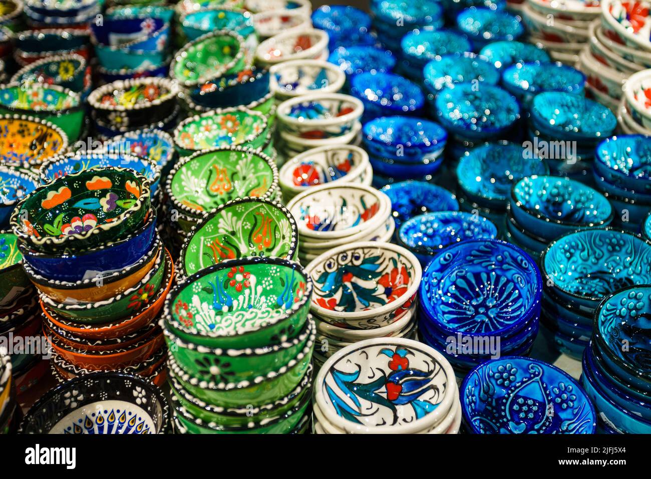 Céramiques turques classiques et traditionnelles colorées sur le Grand Bazar d'Istanbul. Istambul, Turquie Banque D'Images