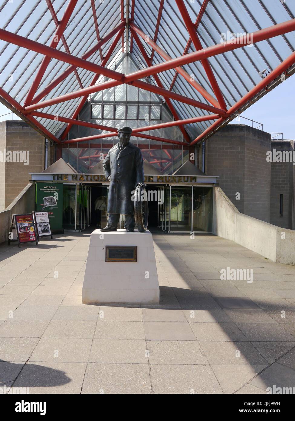 Statue de Lord Edward Montagu située à l'extérieur du National Motor Museum à Beaulieu, en Angleterre. Banque D'Images