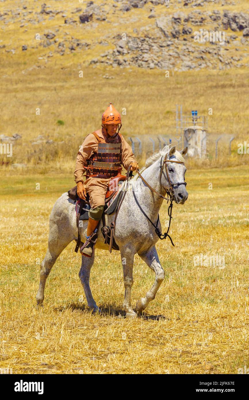 Lavi, Israël - 01 juillet 2022: Reconstitution de la bataille de 1187 des cornes de Hattin (Ayyubid sultan Saladin a vaincu les croisés): Ayyubid cavalry W Banque D'Images