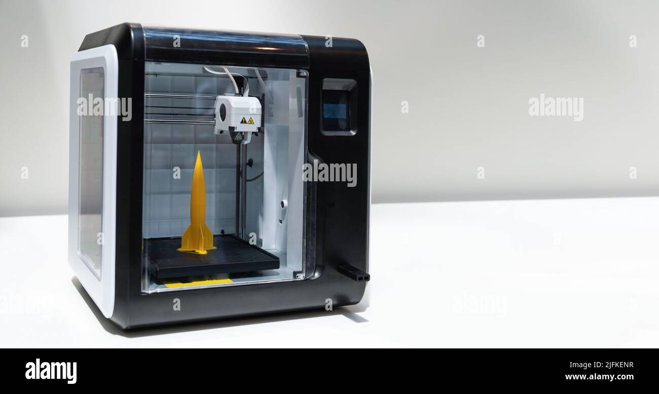 Une imprimante 3D du laboratoire imprime une structure à partir d'un polymère Banque D'Images