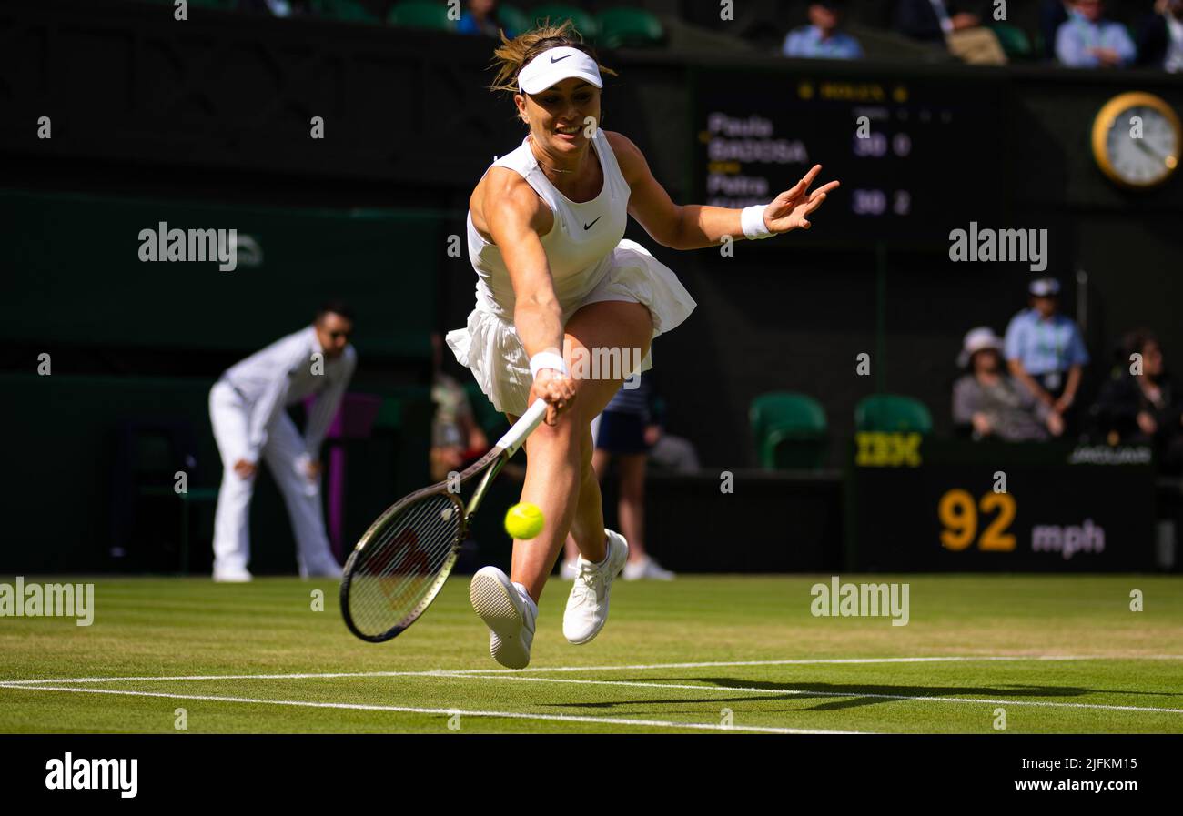 Paula Badosa d'Espagne en action contre Petra Kvitova de la République tchèque lors de la troisième manche des Championnats de Wimbledon 2022, tournoi de tennis Grand Chelem sur 2 juillet 2022 à l'All England Lawn tennis Club à Wimbledon près de Londres, Angleterre - photo: Rob Prange/DPPI/LiveMedia Banque D'Images