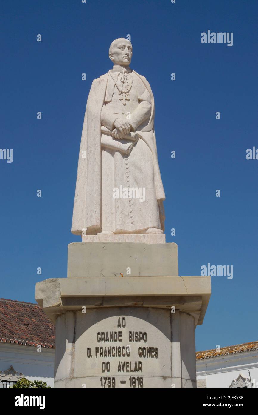 Faro (Algarve) Portugal. Sculpture de l'évêque Francisco Gomes do Avelar dans la ville de Faro. Banque D'Images