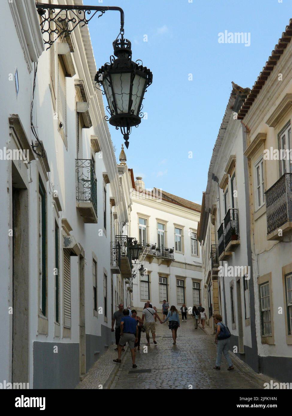 Faro (Algarve) Portugal. Rue du centre historique de la ville de Faro. Banque D'Images