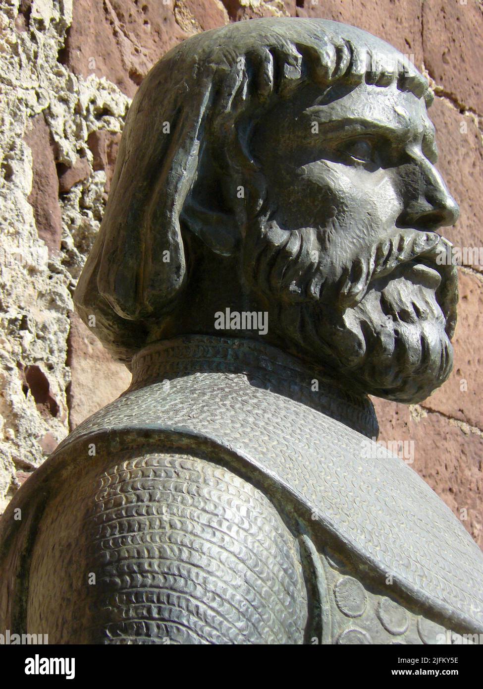 Silves (Algarve) Portugal. Sculpture de Sancho I du Portugal à côté du château de Silves. Banque D'Images