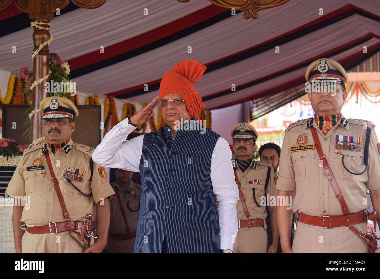 New Delhi, Inde. 04th juillet 2022. Le lieutenant-gouverneur de Delhi Vinai Kumar Saxena (C) avec le commissaire de police de Delhi Rakesh Asshana (R) à l'occasion de la parade du jour du commissaire de police de Delhi 1st à New Delhi (photo de Kabir Jhangiani/Pacific Press) Credit: Pacific Press Media production Corp./Alay Live News Banque D'Images