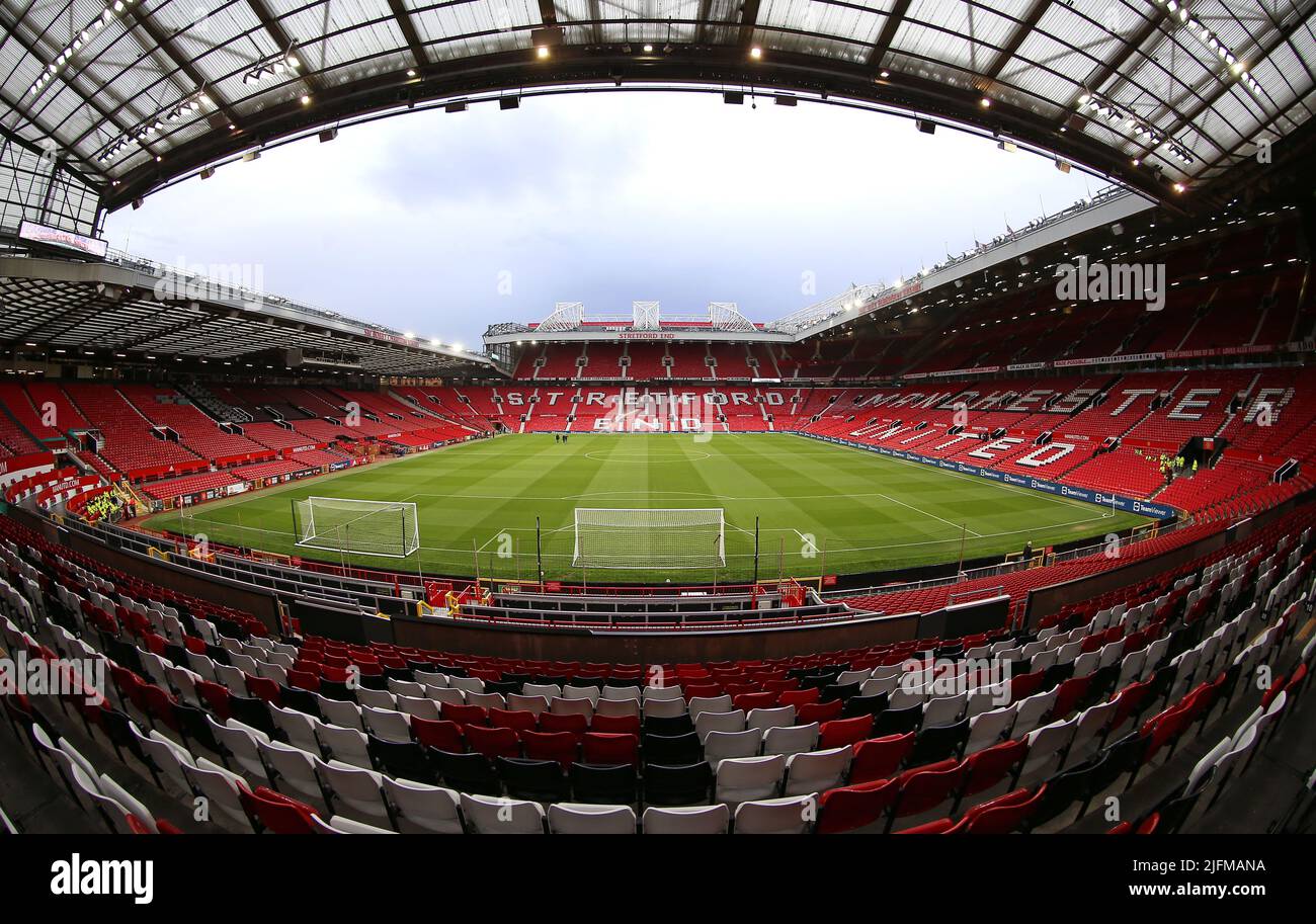 Photo du dossier datée du 09-03-2022 d'Une vue générale à l'intérieur d'Old Trafford. L'édition 13th des euros revient en Angleterre 17 ans après la date précédente où elle s'y est tenue, et est prévu pour être un spectacle. Le spectacle de cet été comprend 16 côtés et 10 stades situés dans différentes parties du pays, avec l'ouverture d'Old Trafford et la finale de Wembley parmi les jeux déjà vendus. Date de publication : lundi 4 juillet 2022. Banque D'Images