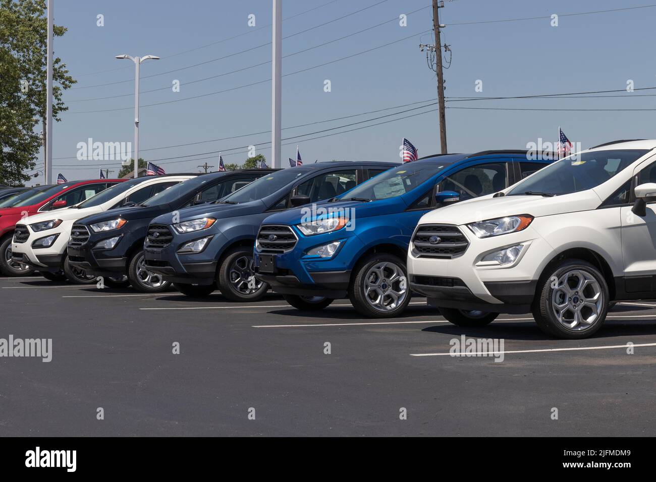 Plainfield - Circa juillet 2022 : exposition Ford Ecosport chez un concessionnaire. Ford propose l'Ecosport dans les versions de base S, se, titane et ses. Banque D'Images