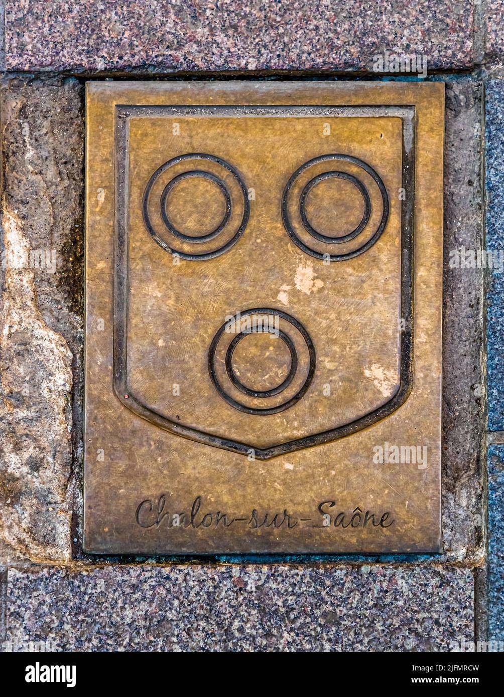 Orbandale est le nom d'une route circulaire et se réfère au nom poétique médiéval de la ville de Chalon-sur-Saône (France) avec ses trois cercles (Orbes) Banque D'Images Orbandale est le nom d'une route circulaire et se réfère au nom poétique médiéval de la ville de Chalon-sur-Saône (France) avec ses trois cercles (Orbes) Banque D'Images