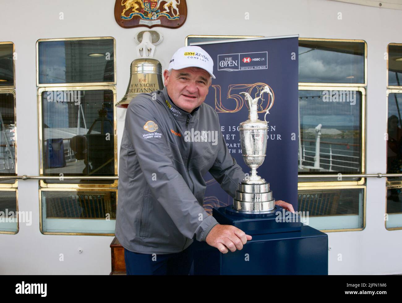 Edinburgh, Écosse, 04/07/2022, Paul Lawrie avec Claret Jug 3, ' avec 'Edinburgh, Écosse, 04/07/2022, gagnant 1999 Paul Lawrie avec le Claret Jug sur sa visite au yacht royal Britannia dans le cadre d'une visite du Royaume-Uni, Edimbourg, Écosse, 04/07/2022, Paul Lawrie avec Claret Jug 3, Banque D'Images