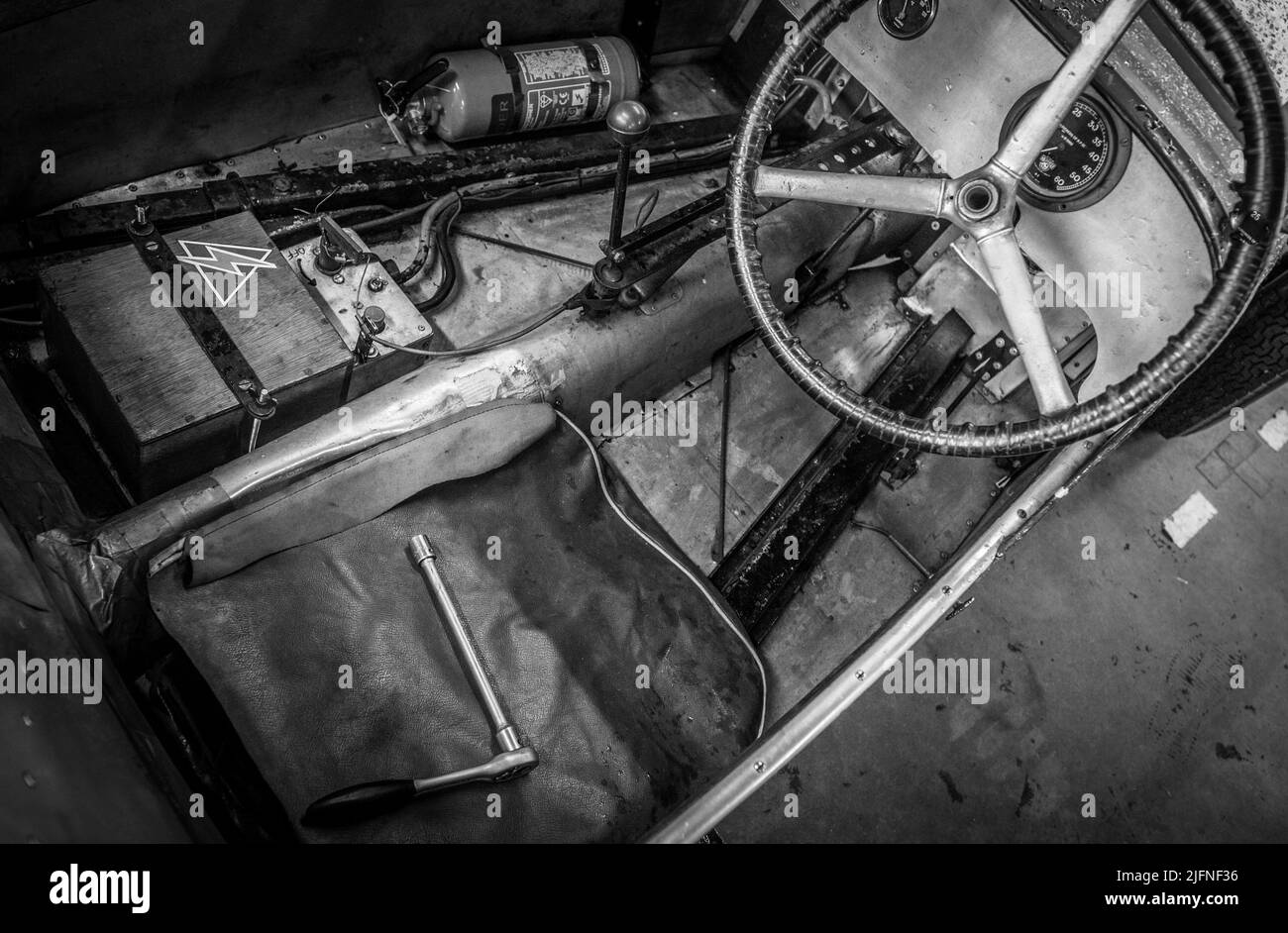 Avant la guerre Austin 7 dans une course en garage jour de la préperation. Banque D'Images