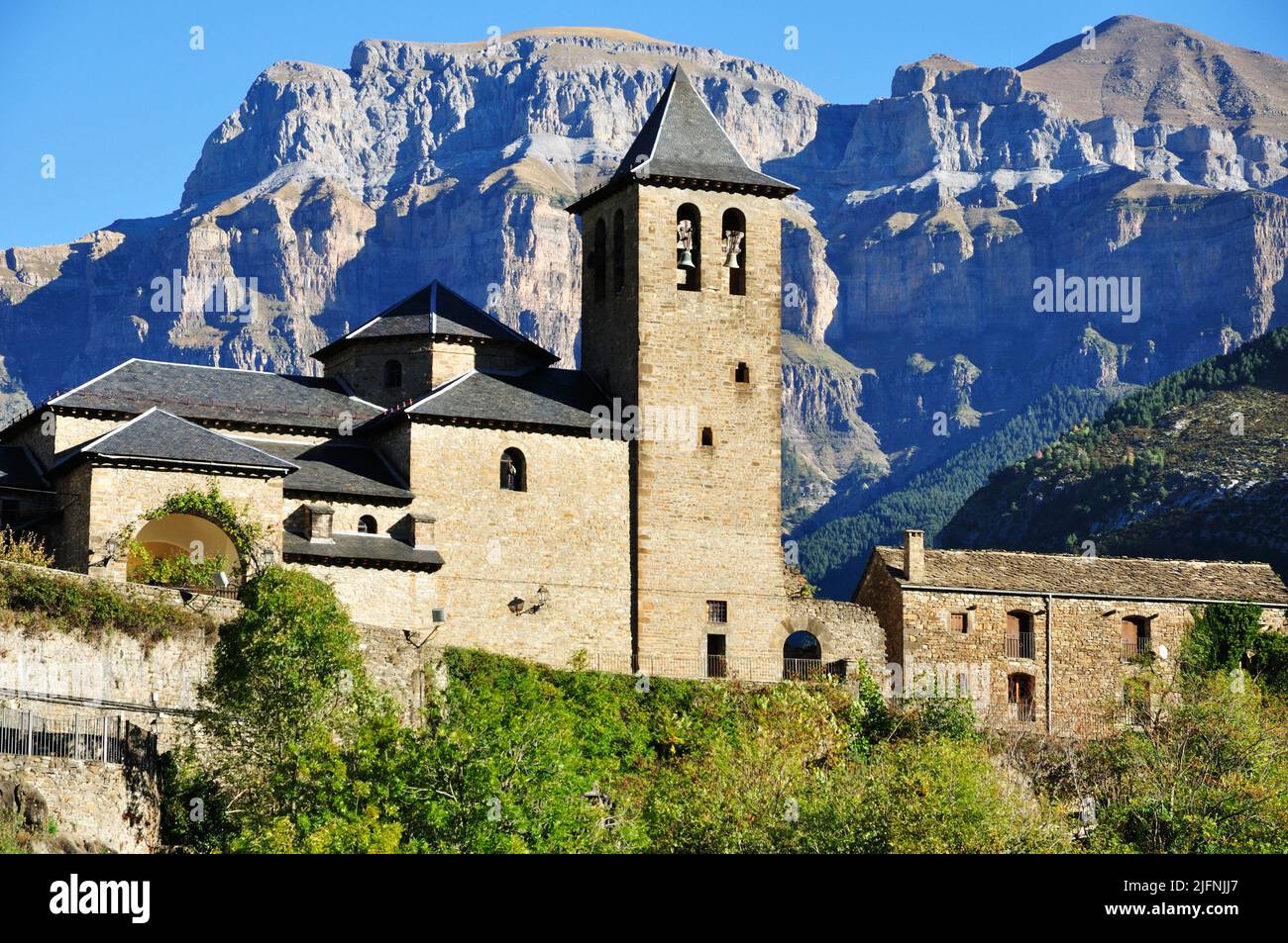 Torla-Ordesa est une municipalité de la province de Huesca. Il est situé au nord-ouest de la région de Sobrarbe et est une porte d'entrée de l'Ordesa y Monte Perdido Banque D'Images