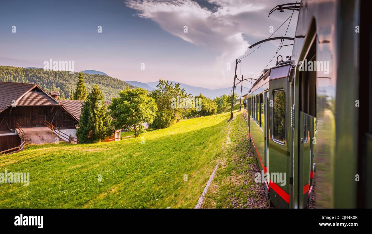 Le chemin de fer Ritten est un chemin de fer électrique léger qui relie Bolzano au Ritten. Plateau de Ritten, Bolzano, Tyrol du Sud, Trentin-Haut-Adige, IT Banque D'Images